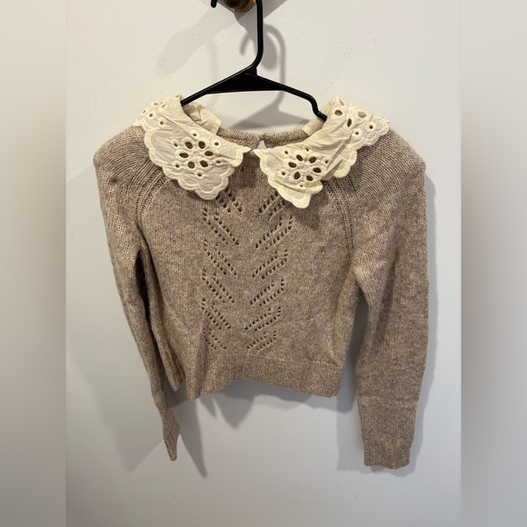 EUC- ASTR THE LABEL -Flo­ral Eye­let Col­lar Sweater - Picture 2 of 6